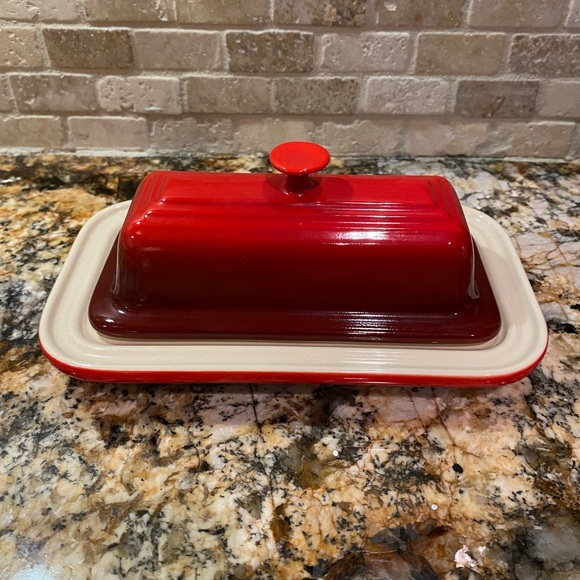 Le Creuset Heritage Stoneware Butter Dish in Cerise ombré red - Picture 2 of 9